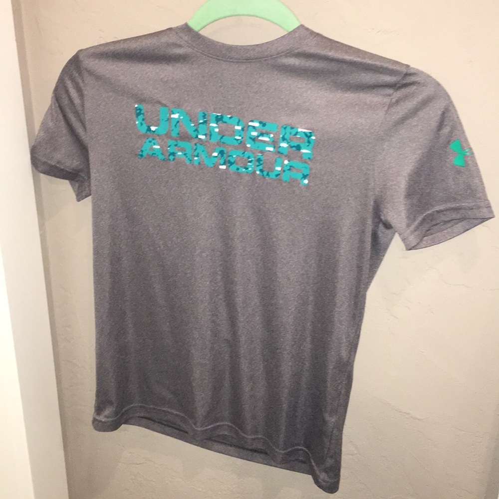 Girls under armour shirt